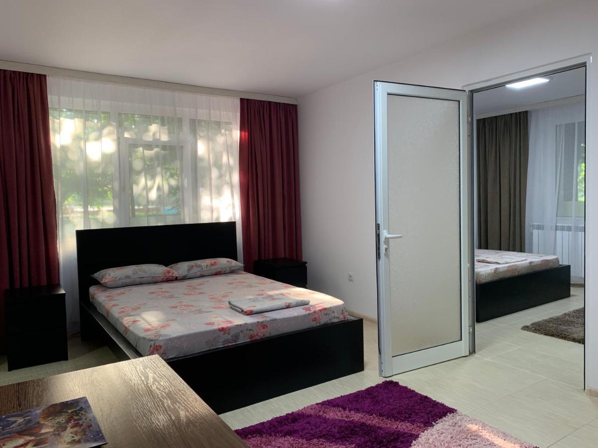 Eli Apartment Галац Экстерьер фото